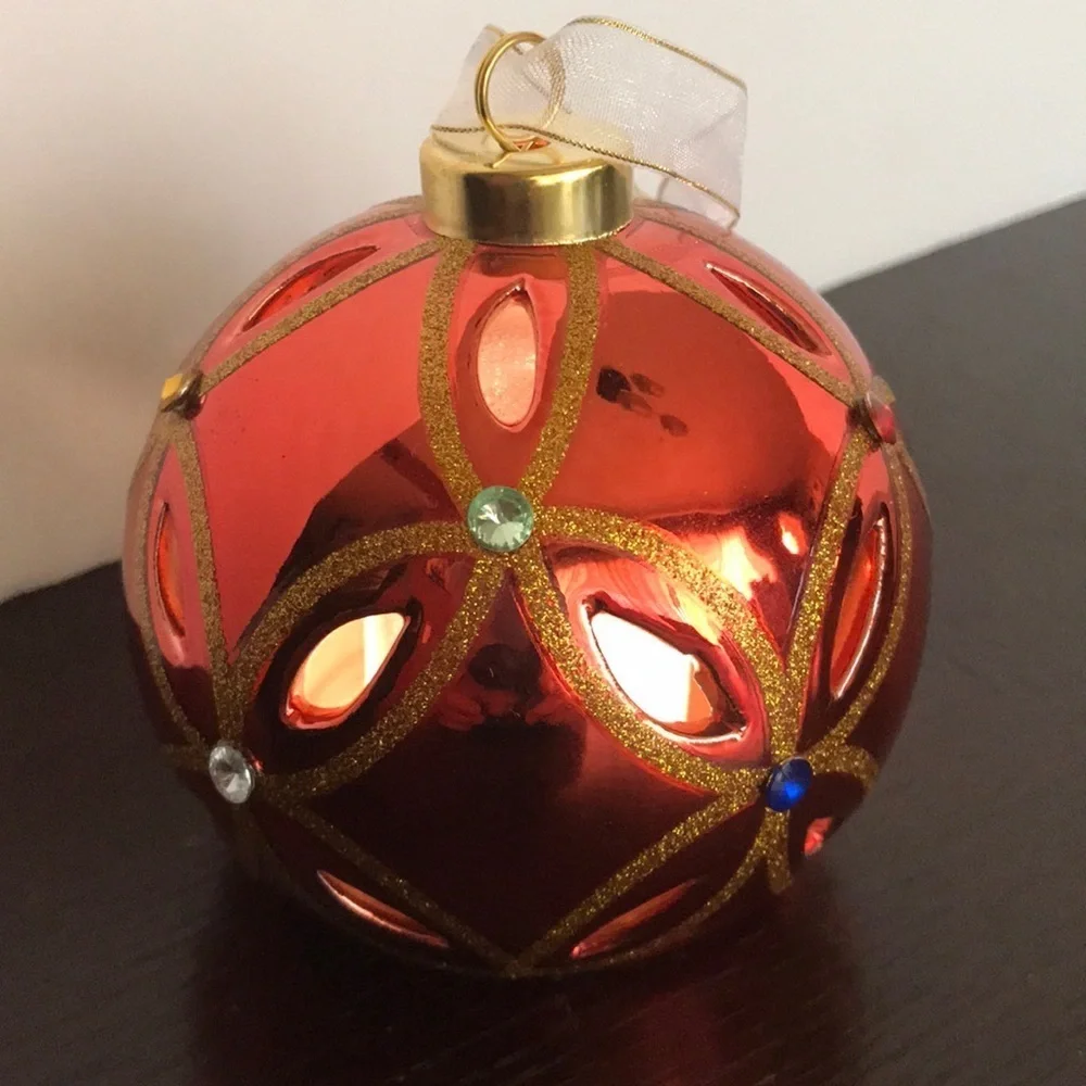 Color-changing holiday decor lighted bulb